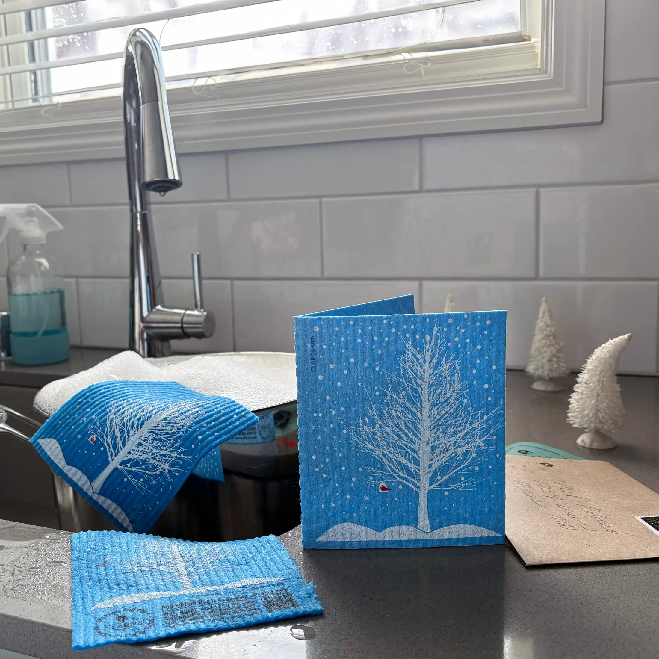 Snowy Red Cardinal – Greeting Turns Into a Swedish Sponge